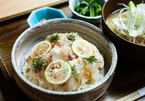 「甚六朝市食堂」で味わう、呼子の朝ごはん