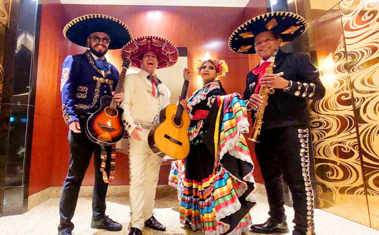 Yoel Paz w/ mariachi band