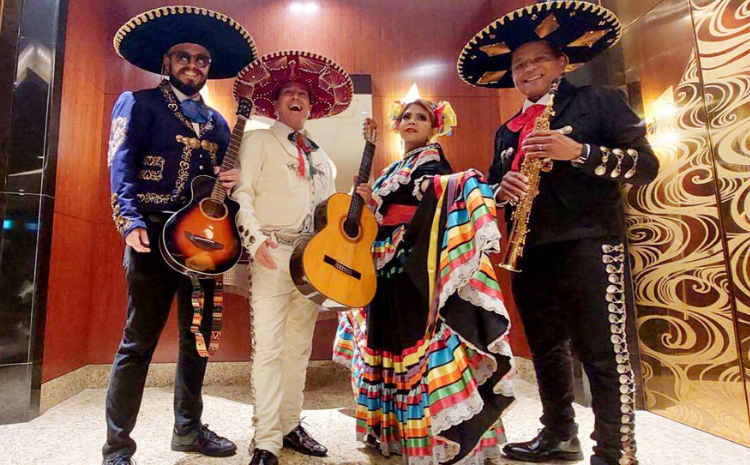Yoel Paz w/ mariachi band